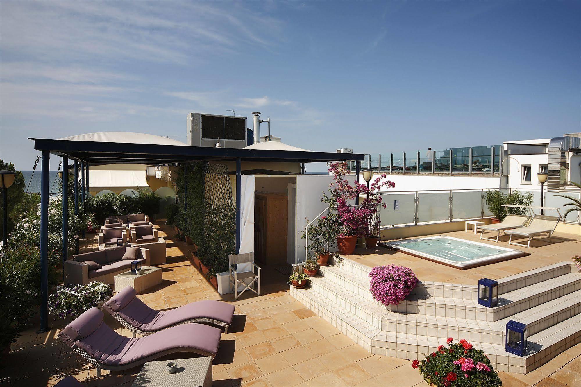 Residence Capitol Cattolica Ngoại thất bức ảnh